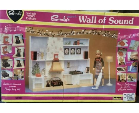Pedigree Sindy doll Vintage 1980s wall of sound set with multiple pieces as shown-Vintage toy and not electrically tested-Vin