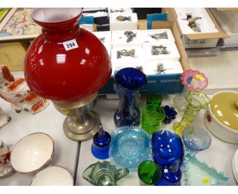 Quantity of art and vaseline glass and an oil lamp