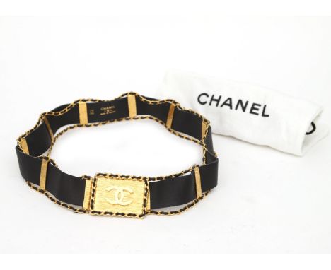 A black leather Chanel interlaced belt with CC logo buckle. Lambskin. Collectors item. Made in France. 75/30. Incl. Chanel le
