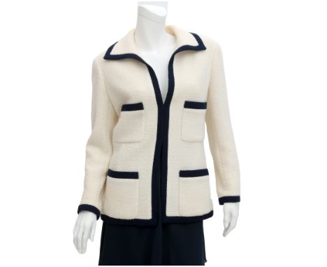 A white and dark blue wool Chanel blazer. Incl. fabric sample, extra button and Chanel coat hanger.Fabric: 92 % wool, 1 % nyl