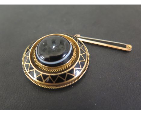A banded agate and enamel pendant - With vacant reverse glazed panel - Tests as 14ct gold or above - Diameter 3.9cms - Weight