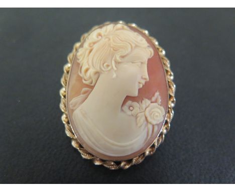 A 9ct gold shell cameo brooch - Within a rope-twist frame - Hallmarked Birmingham - Width 3cms - Weight approx 9.7gms
Conditi