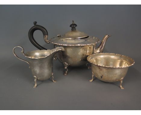 A George V silver tea service comprising teapot, milk jug and sugar bowl by Mappin & Webb, London 1912 - Total weight approx.