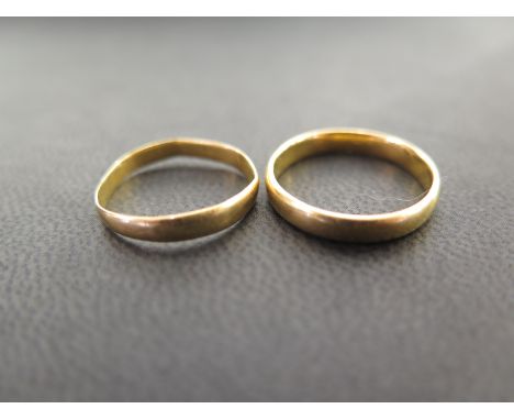 Two 22ct gold band rings - Hallmarked London - Ring sizes K 1/2 and M 1/2 - Total weight approx 4.3gms
Condition Report: Fair