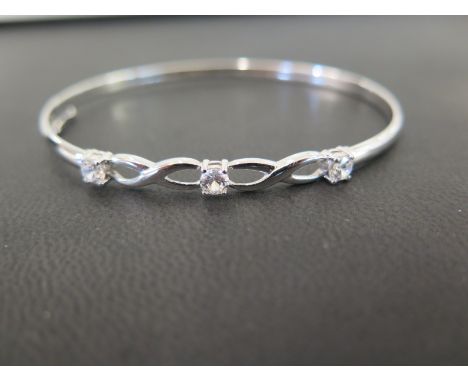 A 9ct gold cubic zirconia bangle - Hallmarked Sheffield - Inner diameter approx 6.3cms - Weight approx 4.2gms
Condition Repor