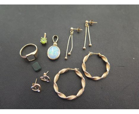 An assortment of items - To include a bloodstone signet ring - Size G - An opal doublet pendant and a peridot pendant - Toget