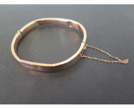 A 9ct gold bangle - Hallmarked Birmingham - Weight approx 8.5gms
Condition Report: Fair - With some significant dents and scr