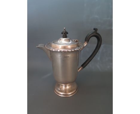 A George V silver coffee pot with ebonised scroll handle and finial Birmingham 1915 - Total weight approx. 13 troy oz - Heigh