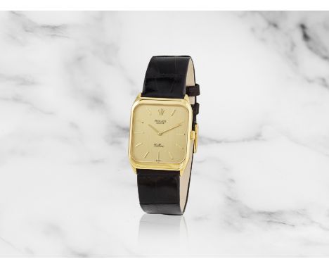 Rolex. A rectangular 18K gold manual wind wristwatchRolex. Montre bracelet rectangulaire en or jaune 18K (750) mouvement méca