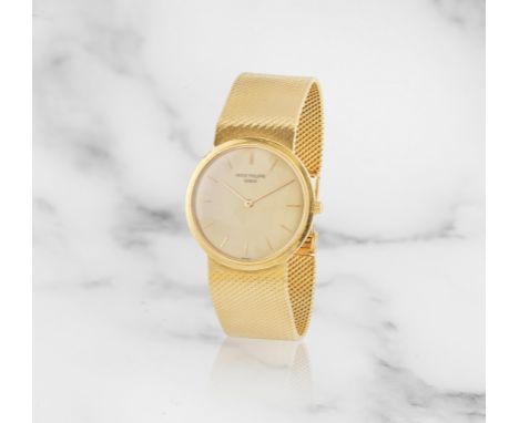 Patek Philippe. An 18K gold manual wind bracelet watchPatek Philippe. Montre bracelet en or jaune 18K (750) mouvement mécaniq