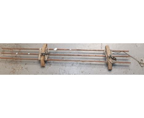 A vintage hanging clothes rack with rope pulleys and hooks. (B.P. 21% + VAT)