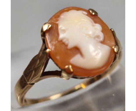 9ct gold cameo portrait ring. 2.6g approx. Size M1/2. (B.P. 21% + VAT)