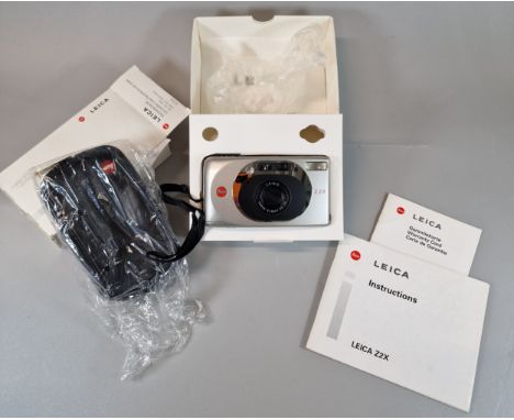 Leica Z2X 35mm compact camera with Vario-Elma 35/70mm lens. Together with soft leather case. Original boxes and carton and in