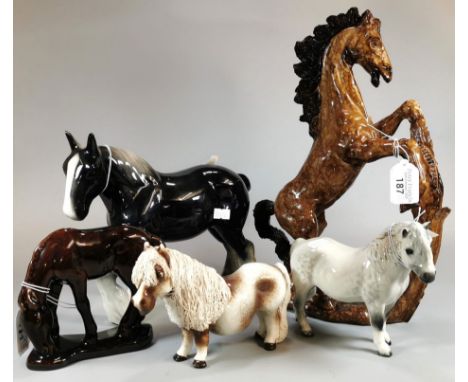 Collection of ceramic and pottery studies of horses, to particularly include Royal Doulton. (5) (B.P. 21% + VAT)