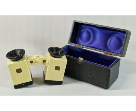 Vintage Solus of London square bodied Stereoscopic X-Ray viewer, in original fitted case. (B.P. 21% + VAT)