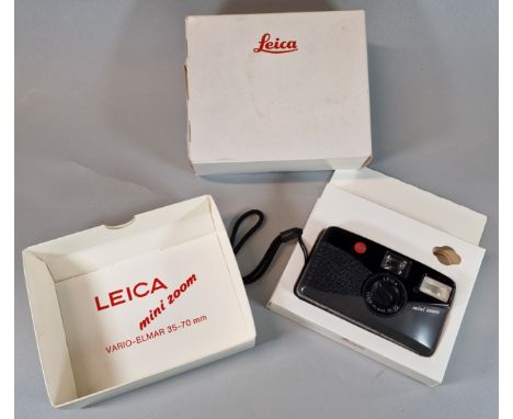 A Leica Mini Zoom 35mm compact camera with Vario-Elmar 35/70mm lens. In original box with outer carton. (B.P. 21% + VAT)