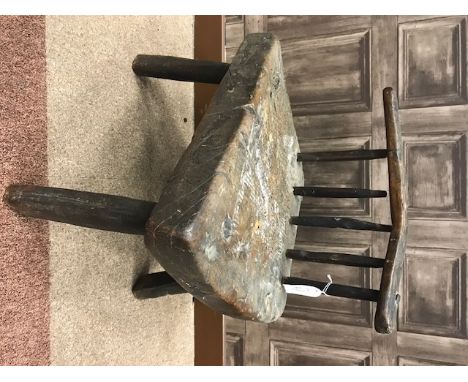 INTERESTING LATE 18TH CENTURY WELSH STICK CHAIR of primitive design, the solid slab seat with a bowed top rail above supporte