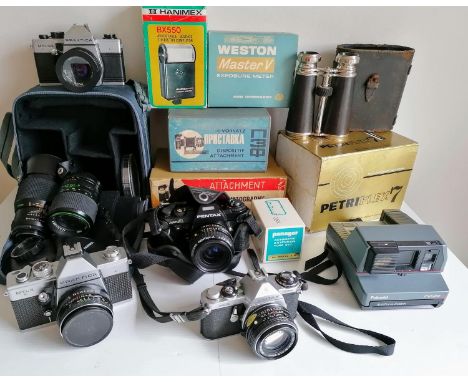 An assortment of vintage cameras to include: a Petri Flex 7 automatic SRL camera with accessories, Polaroid Impulse AF, cased