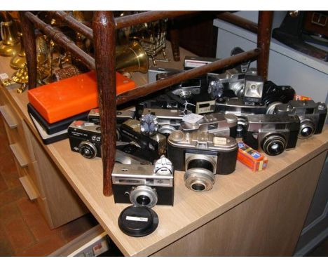 Assorted vintage cameras, including Agfa 