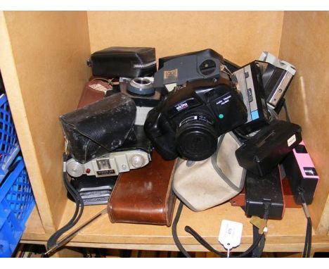 Assorted vintage cameras 