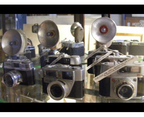 Eight assorted vintage cameras including Halina and Prinz