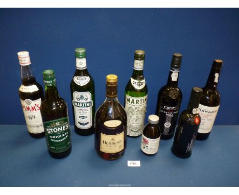 A quantity of bottles of alcohol including Grahams and Taylor's Port, Croft 1989 vintage, VSOP Hennessy Cognac, Martini Dry V