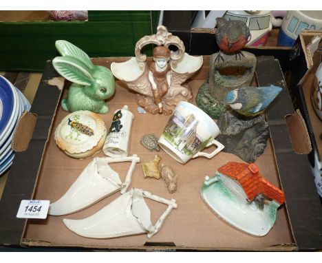 A small quantity of china ornaments including Arcadian souvenir salt cellar, Arden Sculptures Robin in a fork and Blue Tit, s