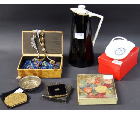 Collectables to include two Stratton compacts, Spode boxed ceramic basket, Carltonware boxed butter dish and ceramic knife, v