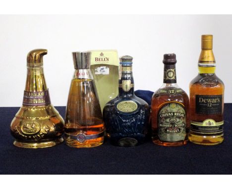 1 litre bt Whyte &amp; Mackay Pot Still Decanter Deluxe 12 YO blended Scotch Whisky 43% 1 70-cl bt Bells 8 YO Extra Special M