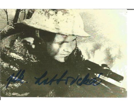Top WW2 sniper Lyudmila Paulichenko signed 6 x 4 b/w photo with her gun taking aim. Lyudmila Mikhailovna Pavlichenko, 1916 - 