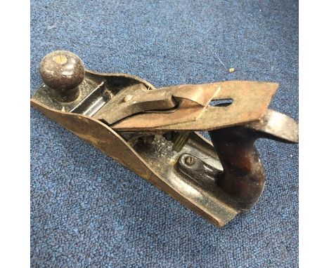 COLLECTION OF VINTAGE WOODWORKING TOOLS, including a wooden plane