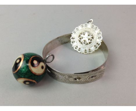 LOT OF JEWELLERY, including an early 20th century resin Chinese style brooch and a silver bangle