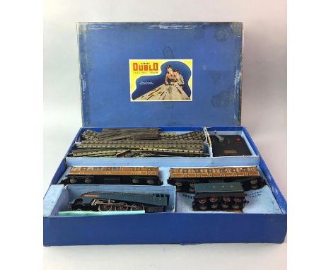 HORNBY DUBLO TRAIN SET, along with children's vintage playing blocks