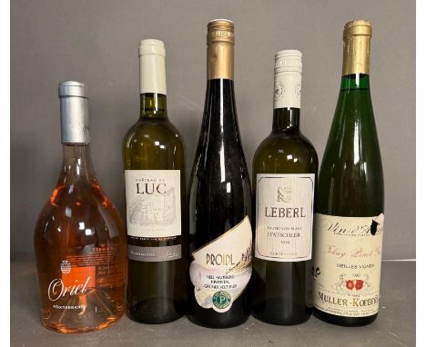 A selection of bottles of wine, an Oriel rose and three white to include a Muller Koeberte 1990