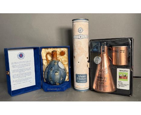 A bottle of Glasgow Rangers F.C Commemorative whiskey boxed, a bottle of Vinsanto Francescano Vino Liquaroso and a Zing 72 gi