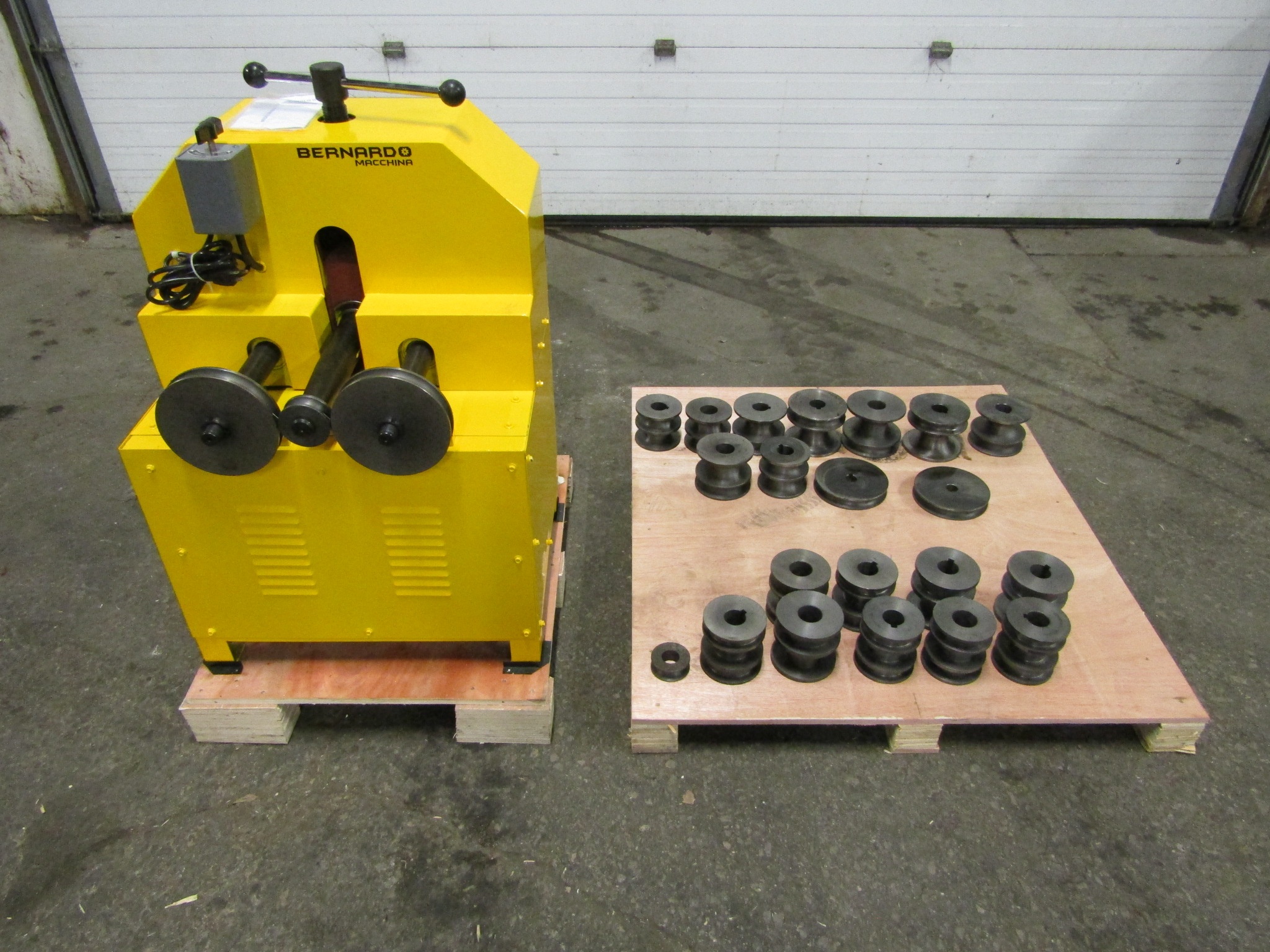 Bernardo Pyramid Angle Rolls Conduit Bender Tube Bender with 22 dies