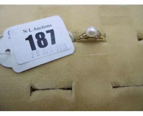 14ct gold and pearl set solitaire ring, size R 1/2