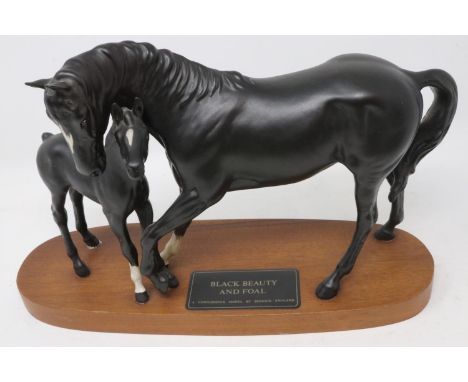 Beswick Connoisseur model Black Beauty and Foal on wooden base, no cracks or chips, H: 21 cm. UK P&amp;P Group 3 (£30+VAT for