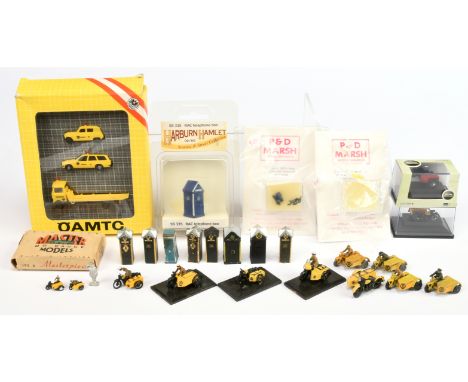 A mixed group of small scale Models mostly AA Related including Oamtc 3 model set, various motorcycle combinations - AA Patro