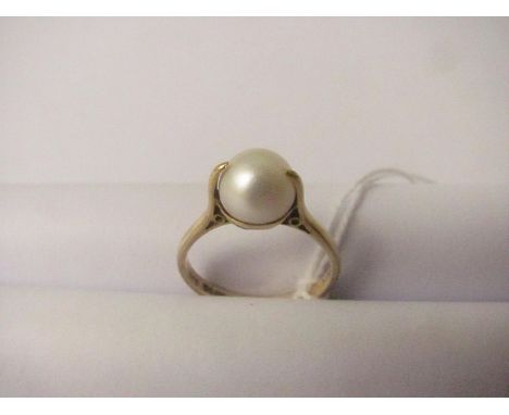 A 9ct gold cultured pearl ring
