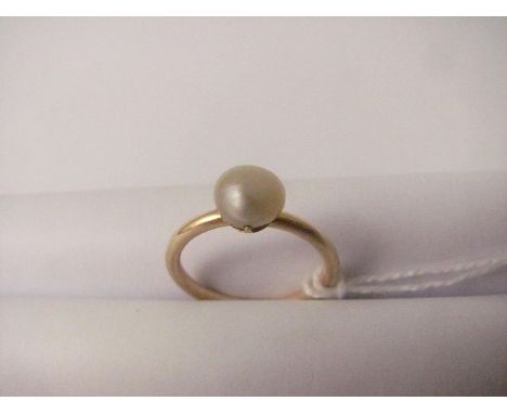 A 15ct yellow gold ring set with a single natural pearl