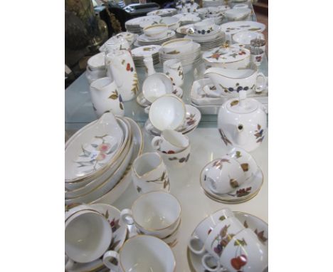 Royal Worcester composite 'Evesham' and 'Wild Harvest' dinner, tea and coffee service (qty)