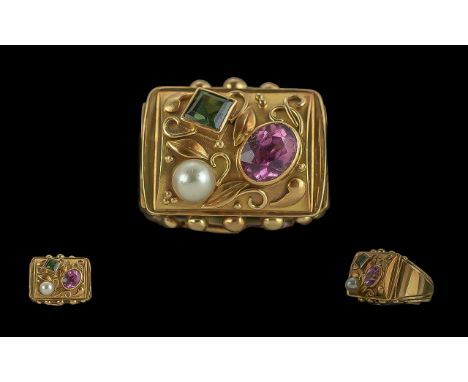 Ladies 14ct Gold Gem Set Ornate Ring. Open Worked Raised Setting. Marked 585 to Interior of Shank. Stylish Raised Top. Ring S