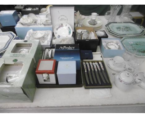 A MIXTURE OF BOXED ITEMS INCLUDING ROYAL WORCESTER