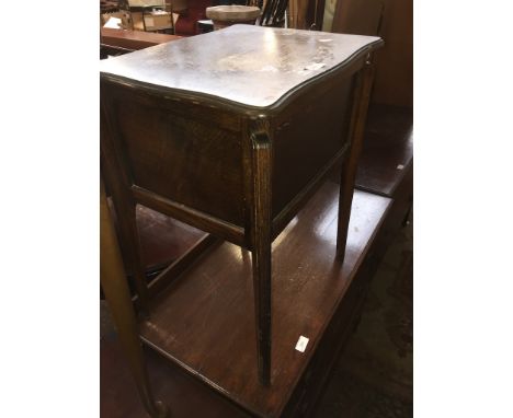 A VINTAGE SEWING BOX LABELLED 'A MORCO PRODUCT'