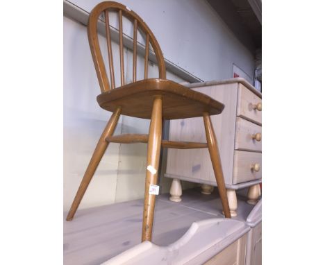 AN ERCOL LIGHT ELM AND BEECH SPINDLE BACK CHAIR