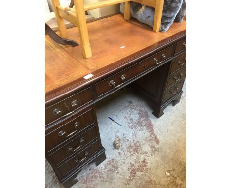 A REPRODUCTION MAHOGANY PEDESTAL DESK WITH LEATHER TOP