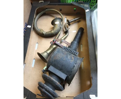 OLD COACH LAMP, BRASS HORNS    T4