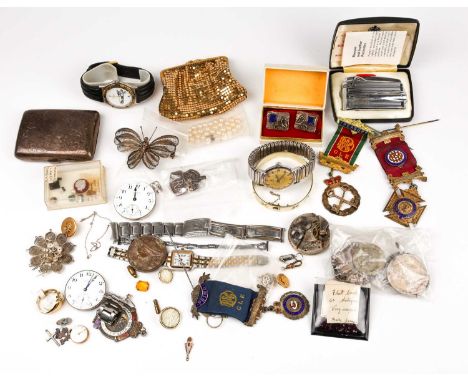 A small group of various jewellery and collectable items, inclluding a white metal bracelet, two filigree brooches, various c
