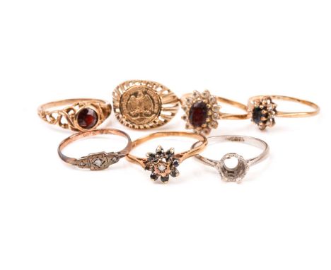 A group of 9ct yellow gold and yellow metal rings, including a garnet ring, size M 1/2, together with three yellow metal, pas